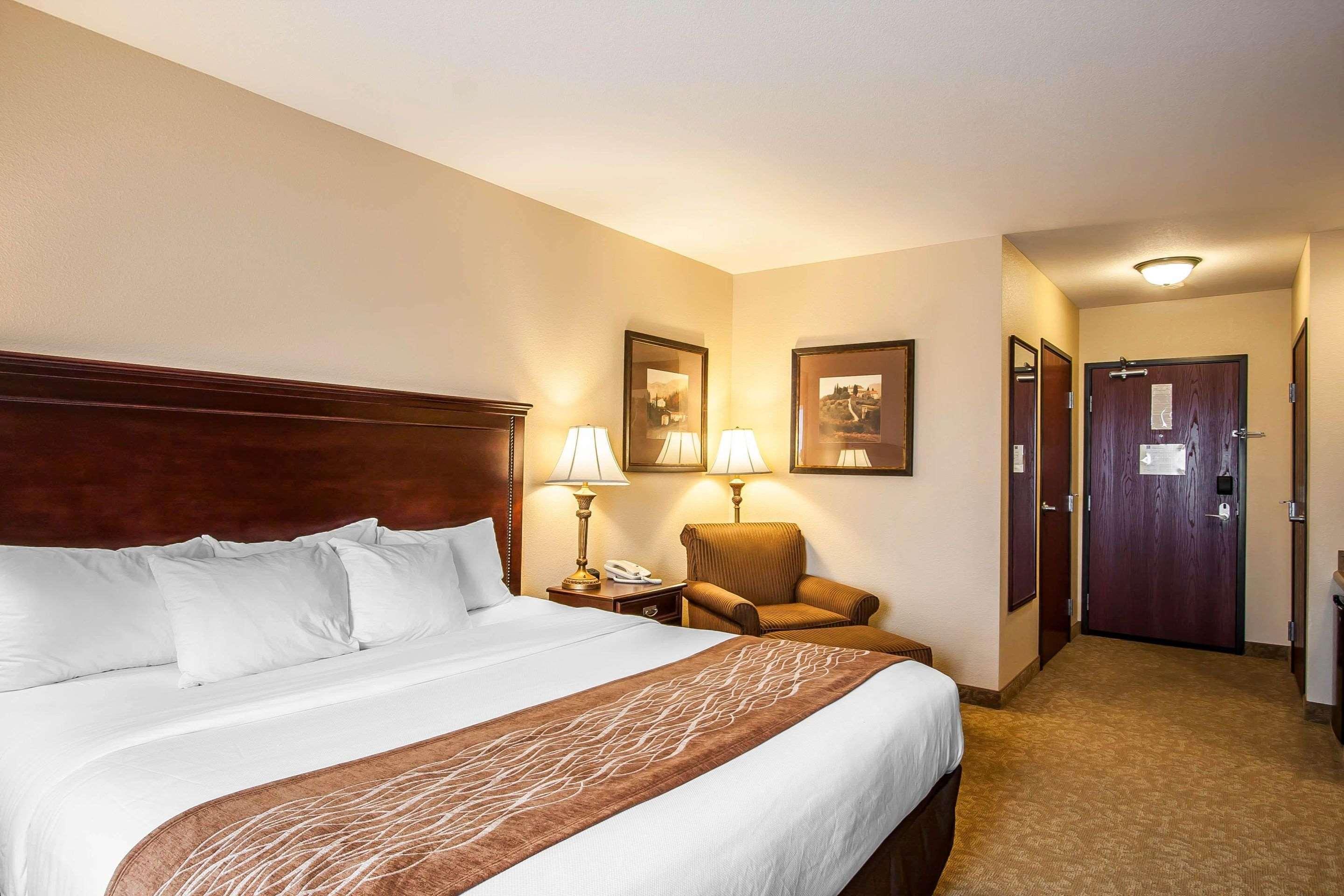 Comfort Inn & Suites Mcminnville Wine Country Exterior foto